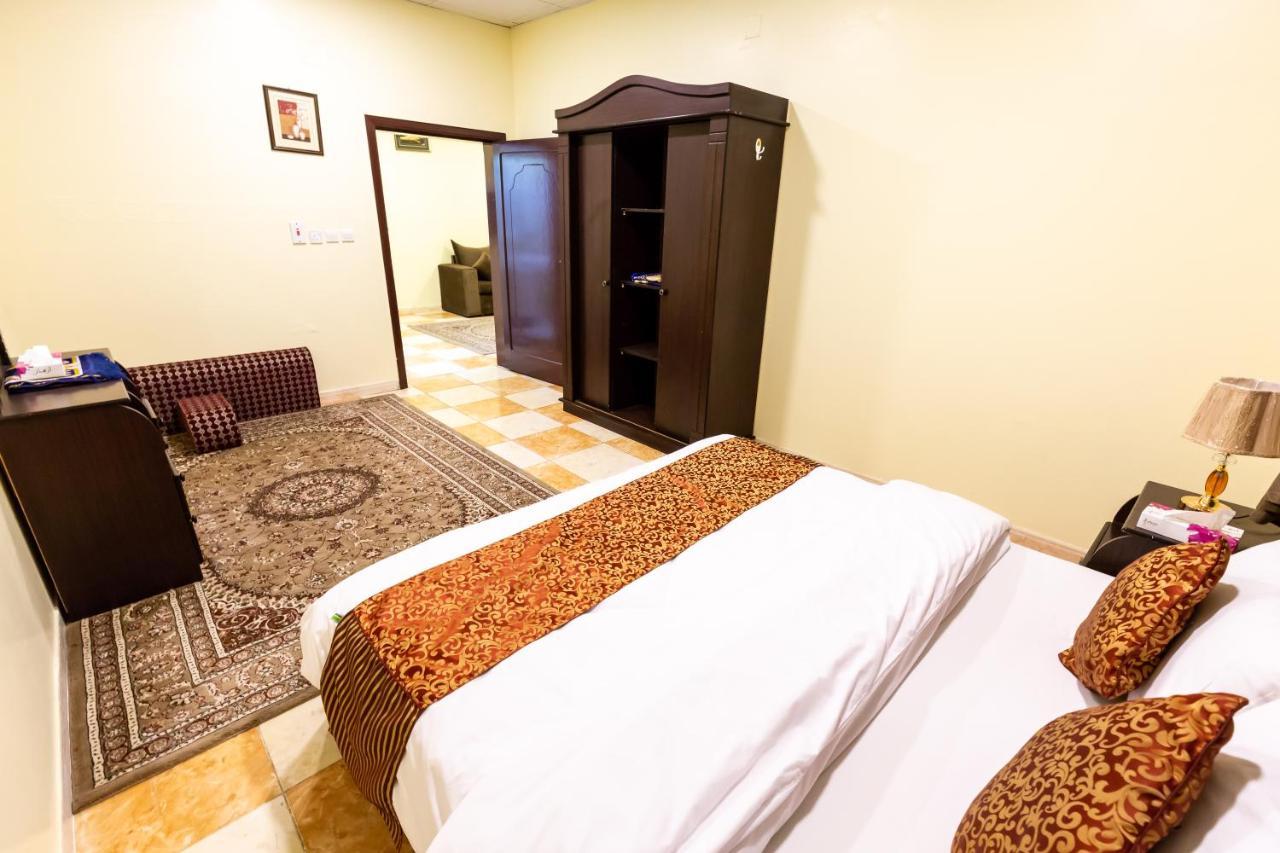 Al Eairy Furnished Apartments - Al Bahah 3 Екстериор снимка